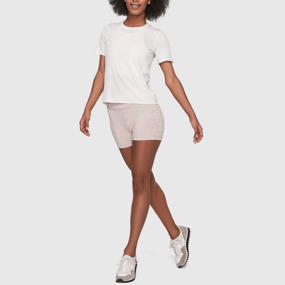 NWT outdoor voices Featherweight Hurdle Tee